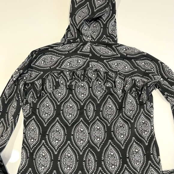 Carve Designs Hoodie Zip Jacket, Women’s XS, Black/White Pattern - Picture 3 of 11